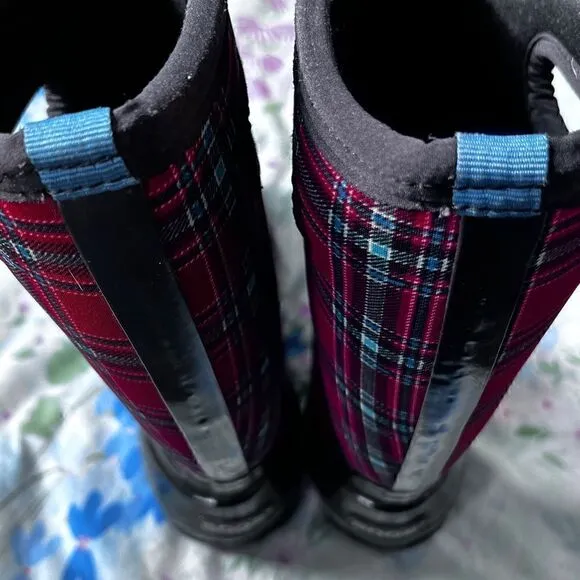 Bogs Classic Pull On Plaid Waterproof Boots - 7 - Mid Height