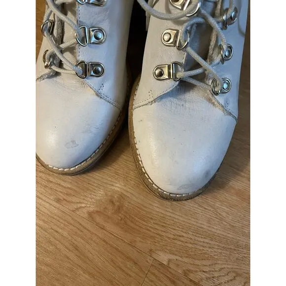 Boots leather white lace up front faux fur lining inside