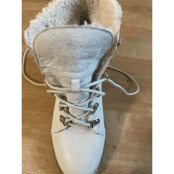 Boots leather white lace up front faux fur lining inside