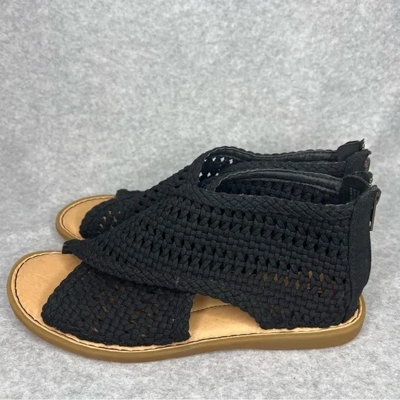 Born Iwa Mac Black Knit Cross Front Zip On Sandals Size 8 Crochet Comfort New