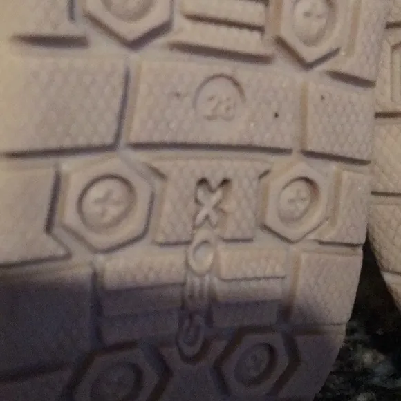 BOYS GEOX BOOTS SIZE 28