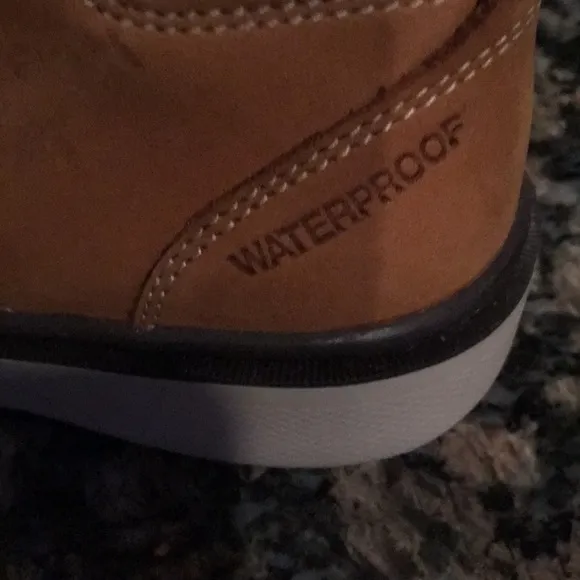 BOYS GEOX BOOTS SIZE 28