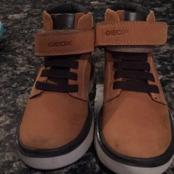 BOYS GEOX BOOTS SIZE 28