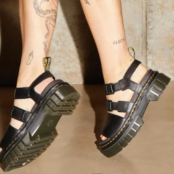 BRAND NEW DR MARTENS RICKI NAPPA LUX LEATHET 3-STRAP PLATFORM SANDAL