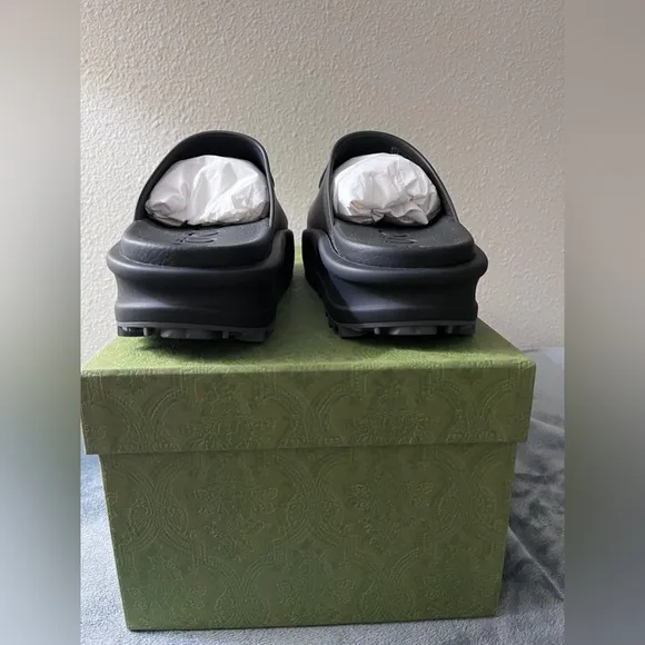 Brand New Men’s Gucci Rubber Platform Black Sandals Size 5 (US size 5.5)