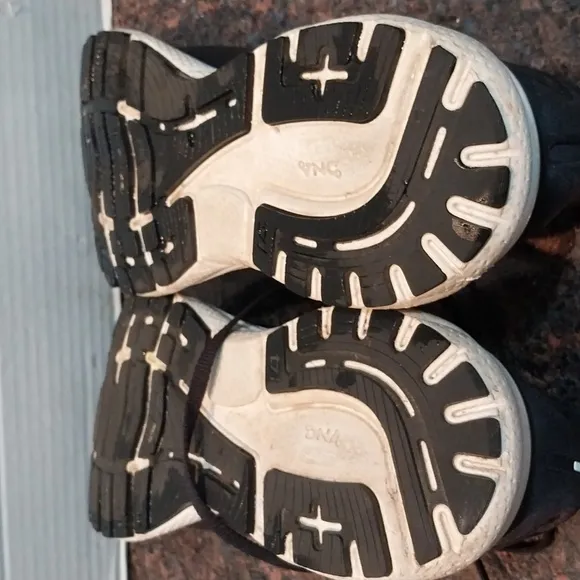 Brooks Women's Black Running &quot;GHOST&quot; Sneakers...Size 8...EUC