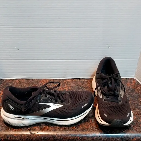 Brooks Women's Black Running &quot;GHOST&quot; Sneakers...Size 8...EUC