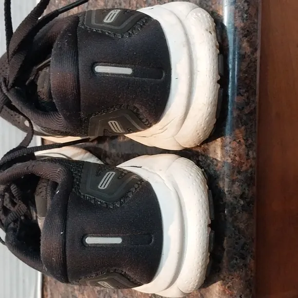 Brooks Women's Black Running &quot;GHOST&quot; Sneakers...Size 8...EUC