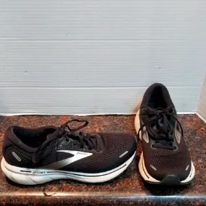 Brooks Women's Black Running &quot;GHOST&quot; Sneakers...Size 8...EUC