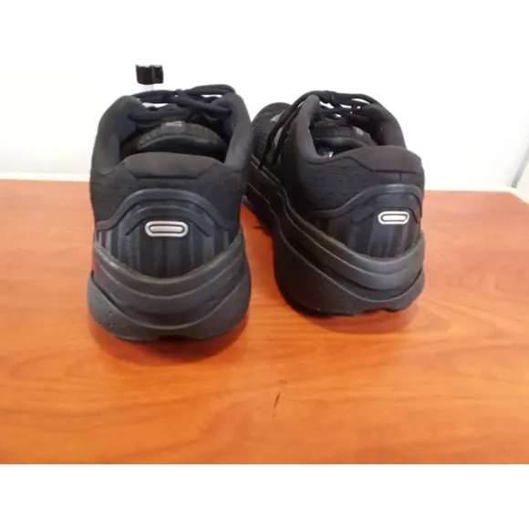 Brooks Women's Ghost Max 2 Size 11D Triple Black