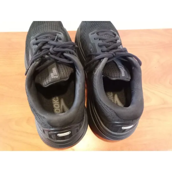 Brooks Women's Ghost Max 2 Size 11D Triple Black
