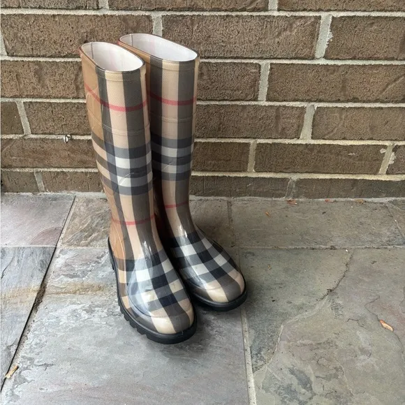 Burberry Nova Tan and Black Plaid Rain Boots size 36 or 6