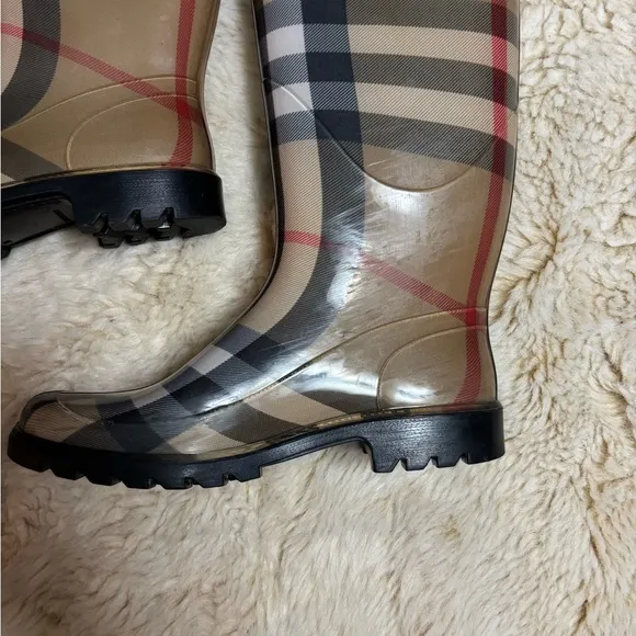 Burberry Nova Tan and Black Plaid Rain Boots size 36 or 6