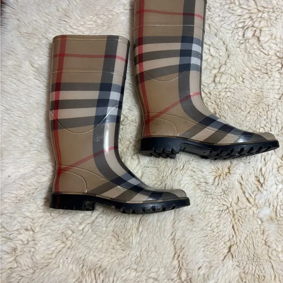 Burberry Nova Tan and Black Plaid Rain Boots size 36 or 6