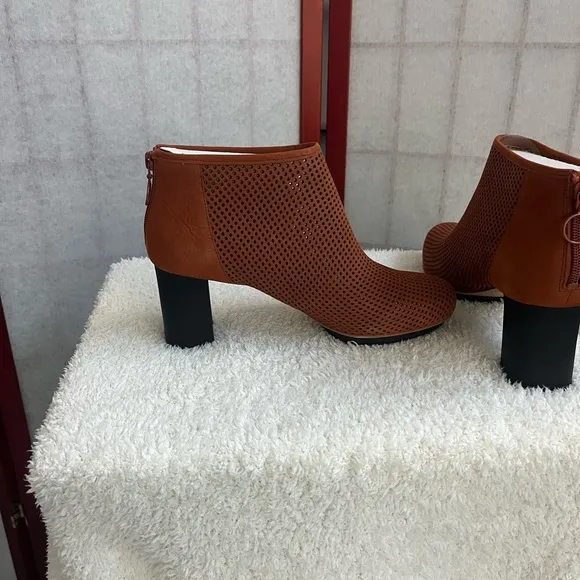 Camper boots, brown - new in box. Myriam style.