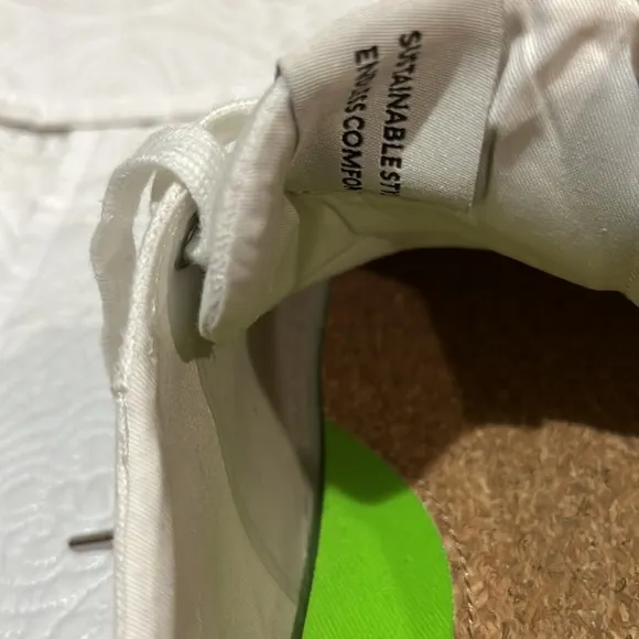 Cariuma sneakers, size 13, new