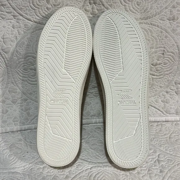 Cariuma sneakers, size 13, new