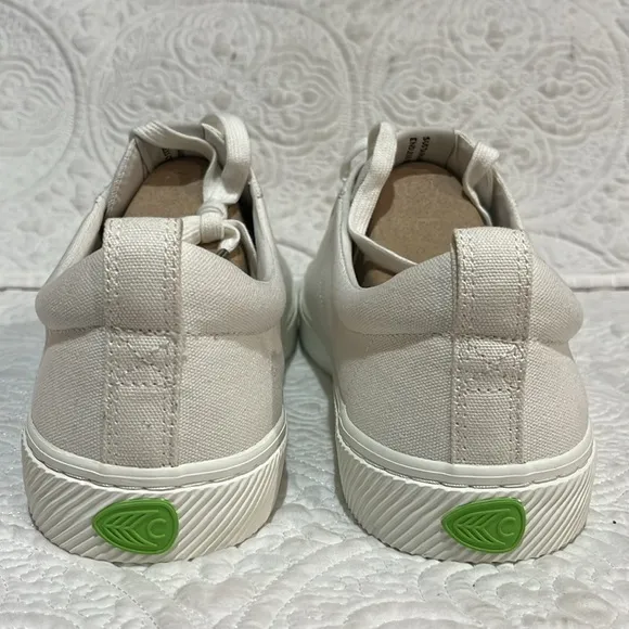 Cariuma sneakers, size 13, new