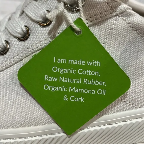 Cariuma sneakers, size 13, new