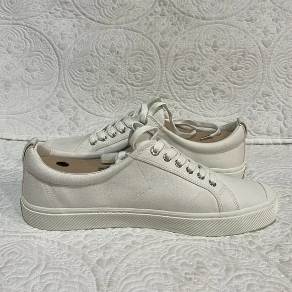 Cariuma sneakers, size 13, new