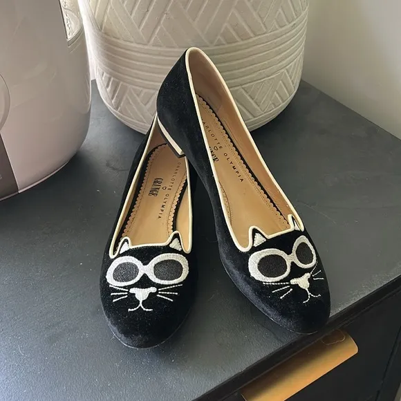 Charlotte Olympia Grunge Kitty Velvet Flats. Size 39/ 9
