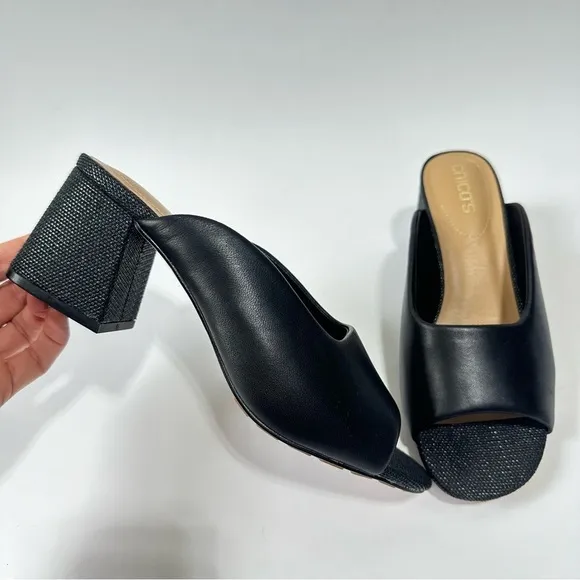 Chicos Violet Block heel in black leather modern slip on heels sandals NWOB