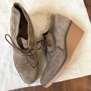 CLARKS HAZEN CHARM Wedge Boots Chukka Booties Olive Leather