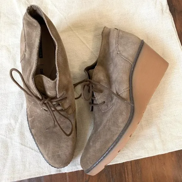 CLARKS HAZEN CHARM Wedge Boots Chukka Booties Olive Leather