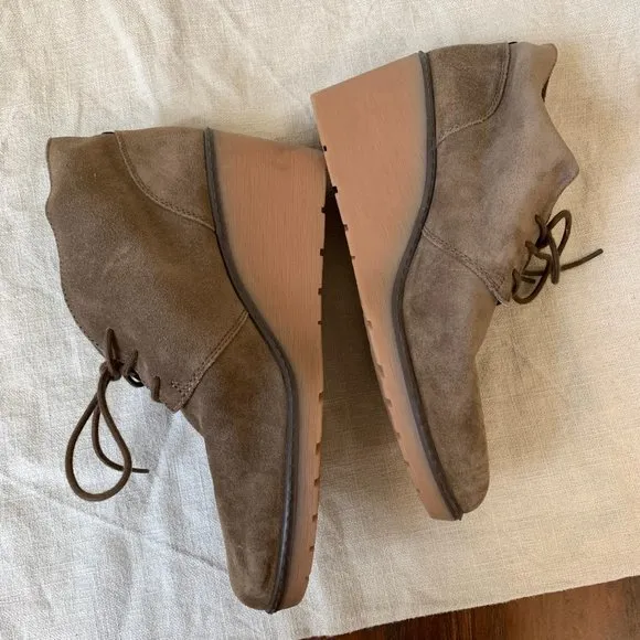 CLARKS HAZEN CHARM Wedge Boots Chukka Booties Olive Leather
