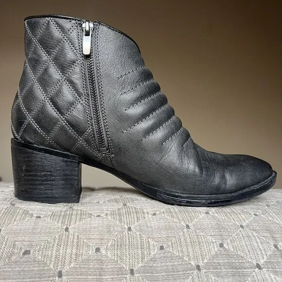 CLARKS Narrative Movie Retro Black Leather Boot Women 10 M Side Zips Block Heel