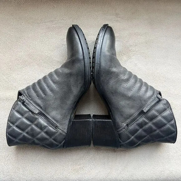 CLARKS Narrative Movie Retro Black Leather Boot Women 10 M Side Zips Block Heel