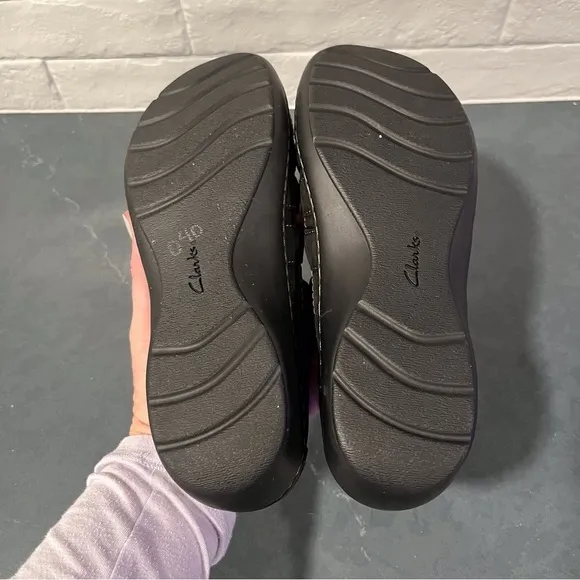 Clarks sz 6.5 Cora River black leather strappy sandals