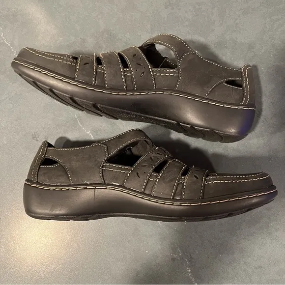 Clarks sz 6.5 Cora River black leather strappy sandals