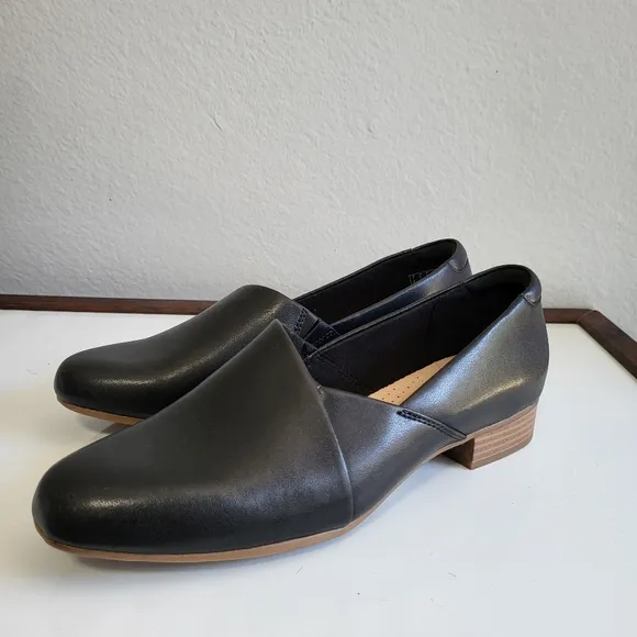 Clarks Women' Juliet Palm Black Leather  Loafers.
