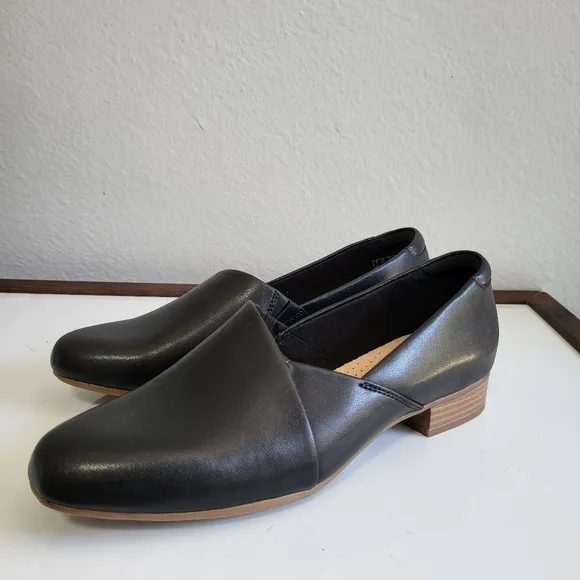 Clarks Women' Juliet Palm Black Leather  Loafers.