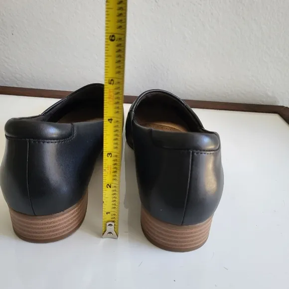 Clarks Women' Juliet Palm Black Leather  Loafers.