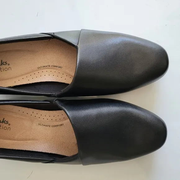 Clarks Women' Juliet Palm Black Leather  Loafers.