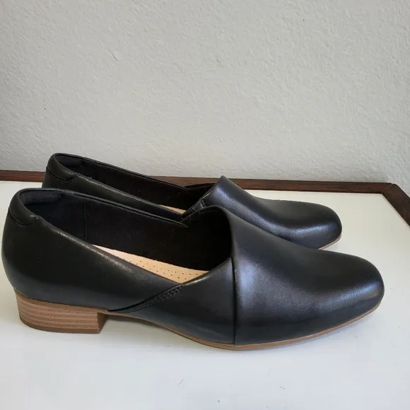 Clarks Women' Juliet Palm Black Leather  Loafers.