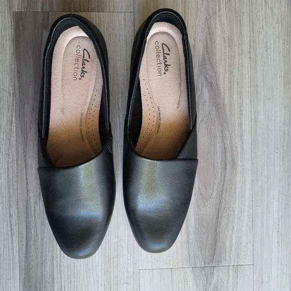 Clarks Women' Juliet Palm Black Leather  Loafers.