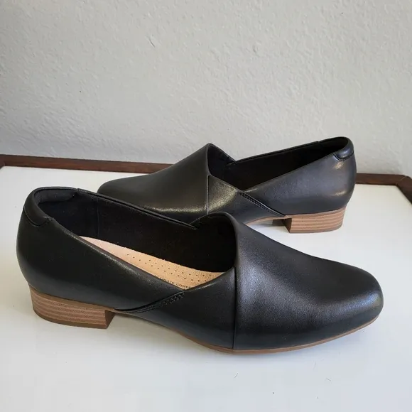 Clarks Women' Juliet Palm Black Leather  Loafers.