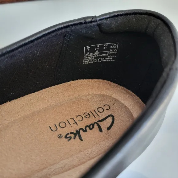 Clarks Women' Juliet Palm Black Leather  Loafers.