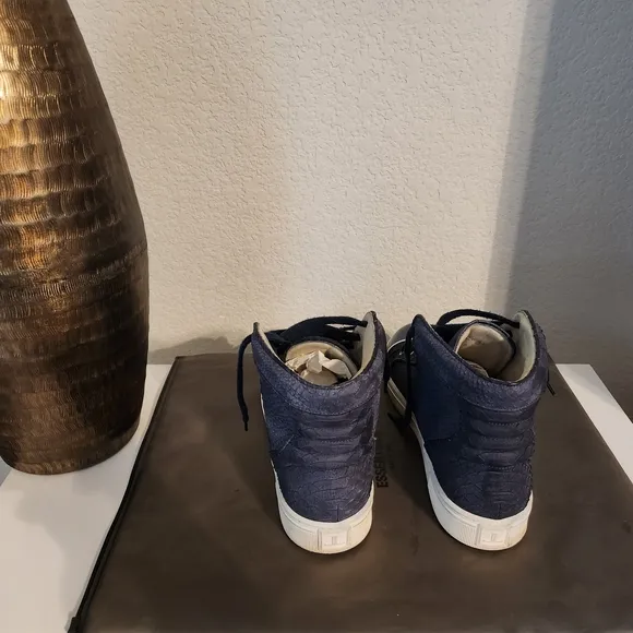 Classic Louis Leeman Croc Embossed High-Top Sneakers