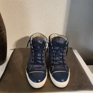 Classic Louis Leeman Croc Embossed High-Top Sneakers