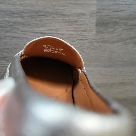 Coach Gold Metallic Pebbled Leather Loafers NWOB Size 7.5