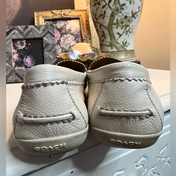 Coach Odette Bone pebbled leather boat shoe casual loafers