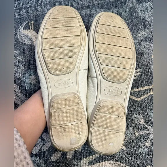 Coach Odette Bone pebbled leather boat shoe casual loafers