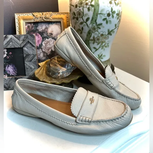Coach Odette Bone pebbled leather boat shoe casual loafers