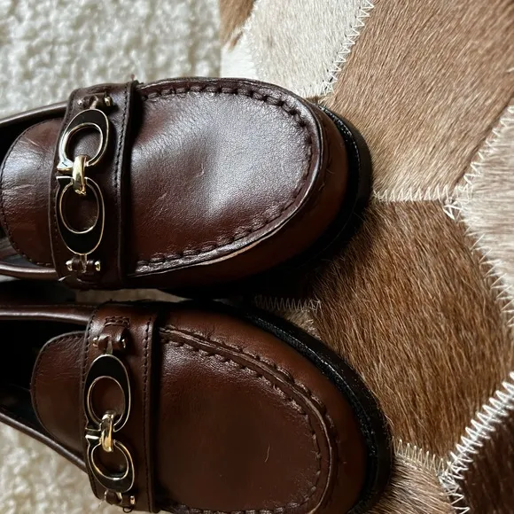 Coach VINTAGE all leatherr signature loafers size 5