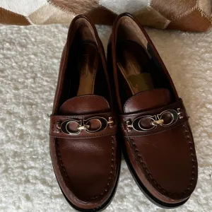 Coach VINTAGE all leatherr signature loafers size 5