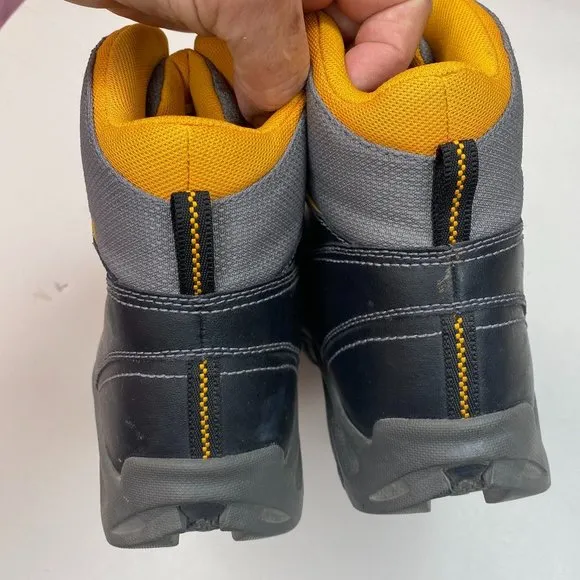 Columbia Youth Winter Trek Omni Grip size youth 4 in grey and orange winter boot